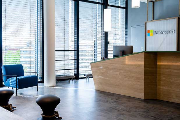 Butaca COLUBI en la sede de Microsoft en Hamburgo (Alemania). Foto de Martin Foddanu, cortesía de Viccarbe.