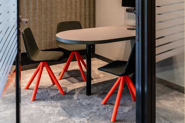 MAARTEN chairs at the Microsoft headquarters in Hamburg (Germany). Photo by Martin Foddanu, courtesy of de Viccarbe.