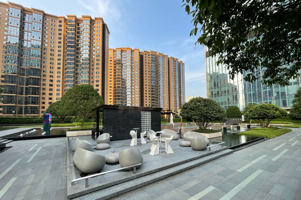 Коллекции мебели Vondom в саду отеля Hotel W в Чанше (Китай). Фото предоставлено Vondom.