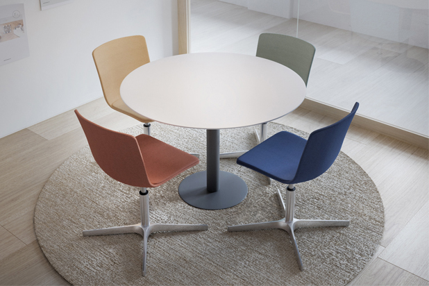 GLOVE Table and Chairs for FORMA5