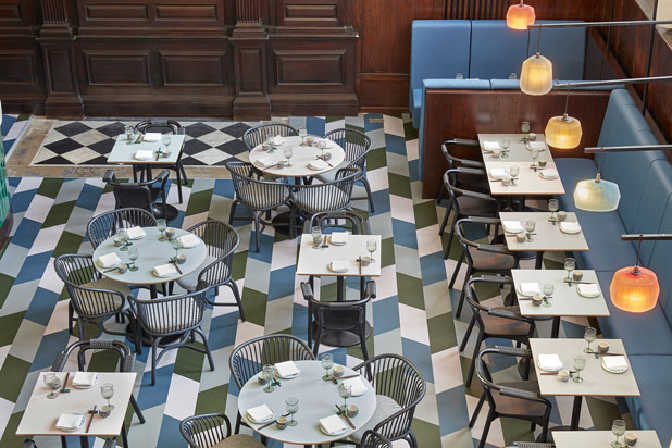 HUMA chairs at the Duddell’s restaurant in London, UK. Photo courtesy of Expormim.