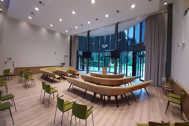 BACK Bench and SLAM Chair by Sellex at the Zeist Funeral Home in the Netherlands. Photo courtesy of Sellex.