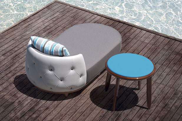 Outdoor Sun chaise and pedestal tables. Fortune II collection