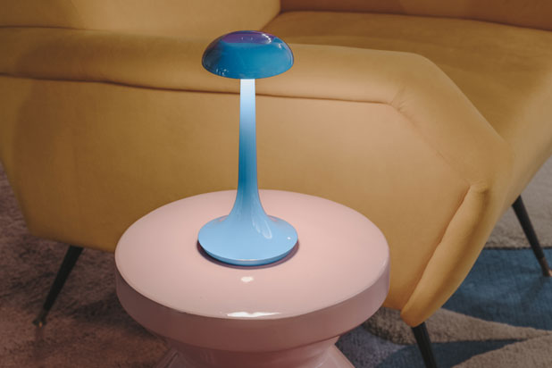 Lámpara de mesa PORTOBELLO diseñada por Benedito Design para LedsC4. Foto cortesía de LedsC4.