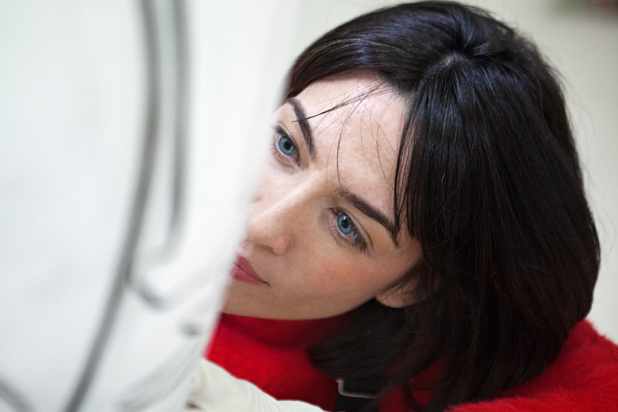 Andrea Santamarina working in her Studio. Photo by Asier Rúa, courtesy of Andrea Santamarina.