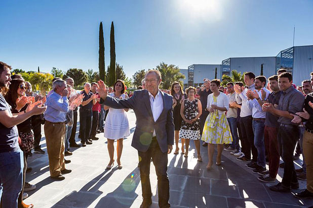 Actiu employees welcome Vicent Berbegal on his return to Spain.
