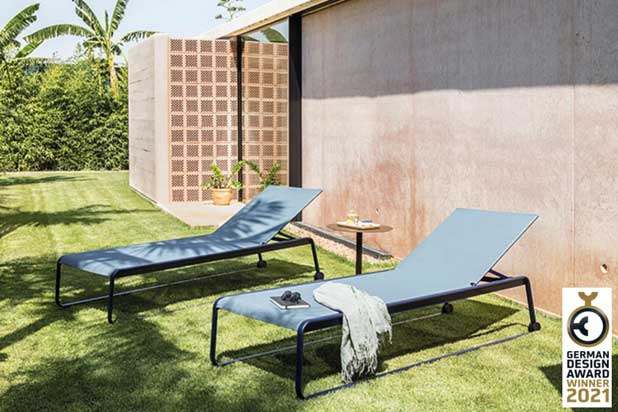 AIRE OUTDOOR chaise lounge designed by Piergiorgio Cazzaniga for Andreu World.