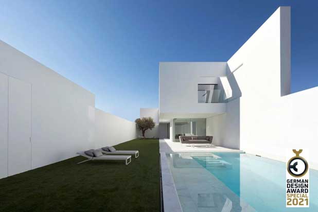 PATI BLAU house by Fran Silvestre architecture studio