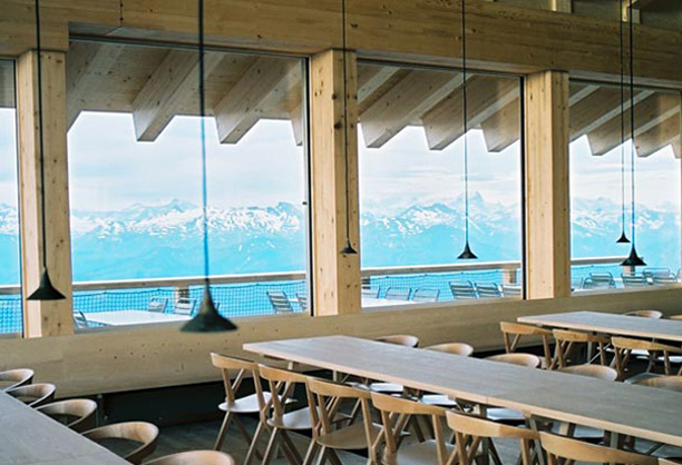 BD Barcelona Design’s B chair by Konstantin Grcic graces the restaurant Gipfel Chäserrugg