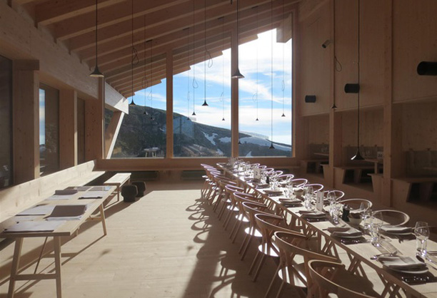 BD Barcelona Design’s B chair by Konstantin Grcic graces the restaurant Gipfel Chäserrugg