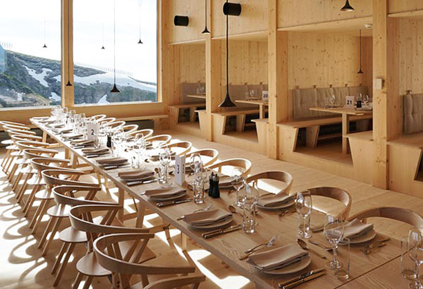 BD Barcelona Design’s B chair by Konstantin Grcic graces the restaurant Gipfel Chäserrugg
