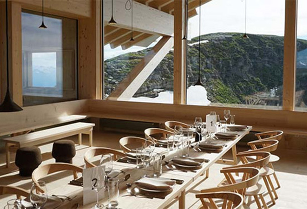 BD Barcelona Design’s B chair by Konstantin Grcic graces the restaurant Gipfel Chäserrugg