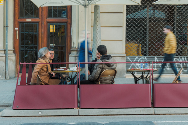 Parklet Flexible Plaza system by Durbanis on the streets of Barcelona, Spain. Photo by Joan Guillamat, courtesy od Durbanis.