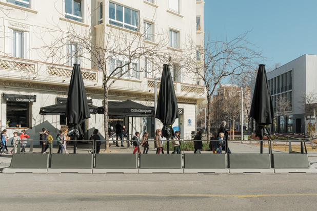 Parklet Flexible Plaza system by Durbanis on the streets of Barcelona, Spain. Photo by Joan Guillamat, courtesy od Durbanis.