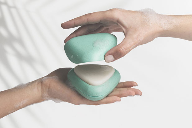 F SOLIDPOD cosmetic Applicator designed by Culdesac for Freshly Cosmetics.  IF GOLD DESIGN AWARD 2023 winner.