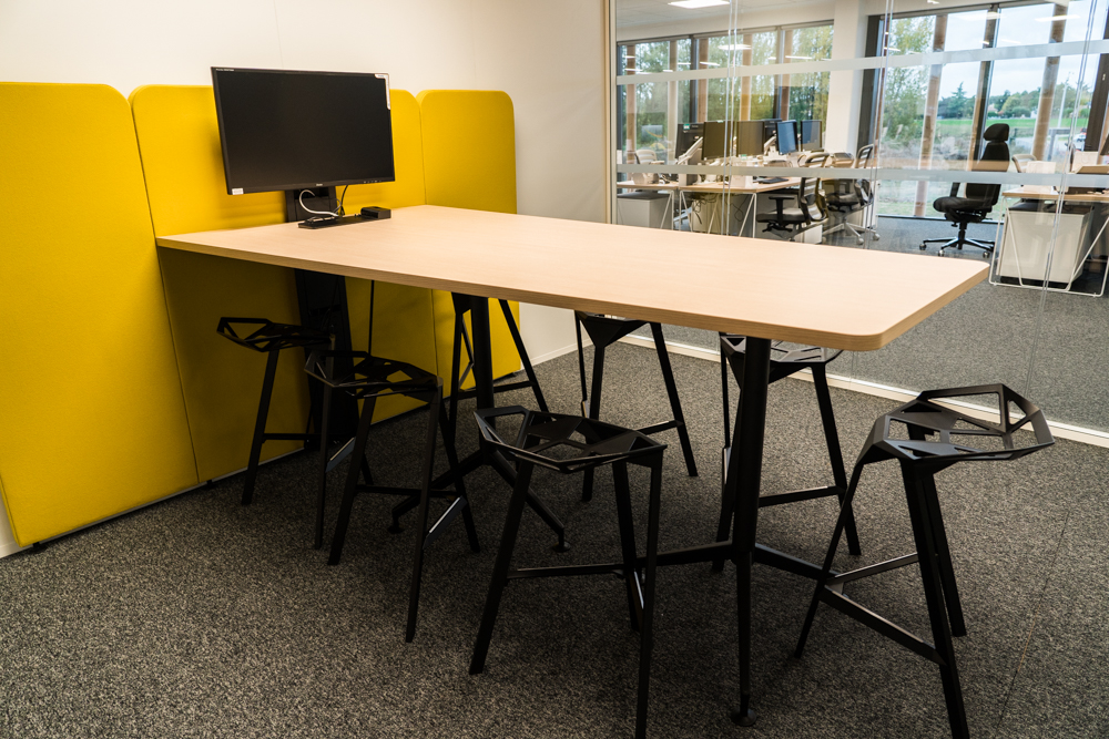 Office solutions by Forma 5 at the Crédit Agricole bank in Bergerac, France. Photo. Courtesy of Forma 5