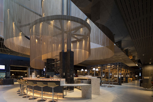 Kriskadecor aluminum curtains in the New LATAM Vip Lounge at the Santiago de Chile Airport. Photo by Grupo Arquitectos, courtesy of Kriskadecor.