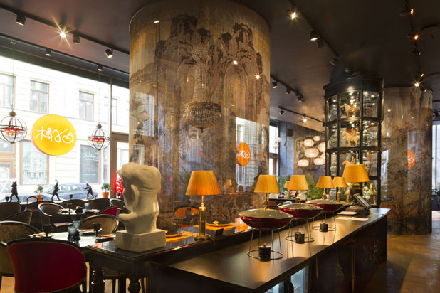 Kriskadecor chains at Mandarin. Ducks & Noodles restaurant in Moscow