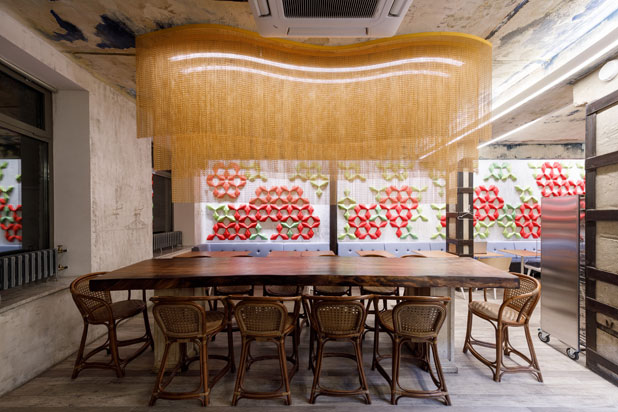 Kriskadecor aluminium curtains at the Karavaevi cafe in Moscow (Russia). Photo by Denis Vasiliev. Courtesy of Kriskadecor