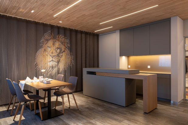 Kriskadecor aluminium curtains at the Landgasthof Löwen restaurant (Switzerland). Photo by Kriskadecor