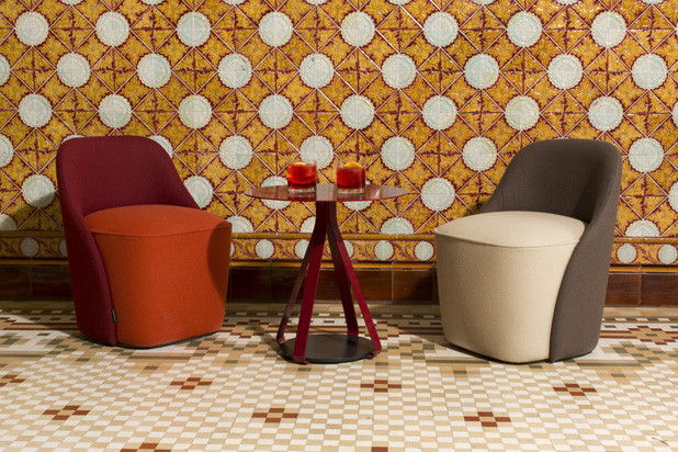 Room & Small Room Pouf and Berry table