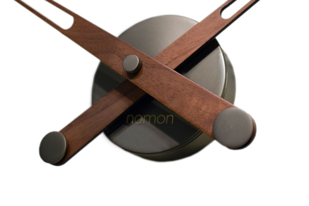 Graphite wall clock collection - Merlín detail