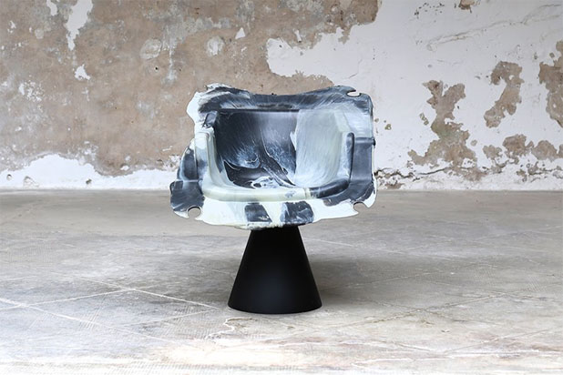 Exhibition in the il.lacions gallery of the 27 recycled plastics chairs by Oiko Design Office. Photo courtesy of Oiko Deign Office.
