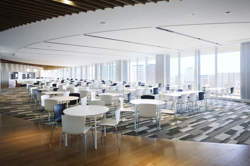 Slam chairs by Sellex at the Haneda Chronogate in Tokyo (Japan). Photo by Sellex