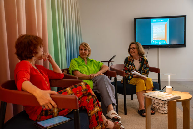 Talk between María Peña, Managing Director of ICEX and the designer Patricia Urquiola, moderated by Livia Peraldo, director of 'Elle Decor Italia' at the Appartamento Spagnolo. Photo by Stefano Pavesi