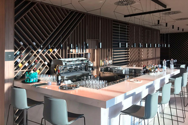 WIREFLOW LINEAL hanging lamp at the Rome’s Fiumicino airport. Photo. Courtesy of Vibia.