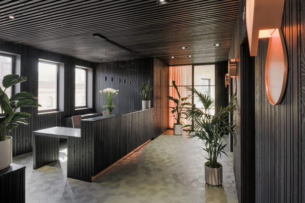 Wireflow Lineal pendant lamp by Arik Levy for Vibia at Canopy Jackson Square in San Francisco, USA. Photo by Joe Fletcher, courtesy of Vibia.