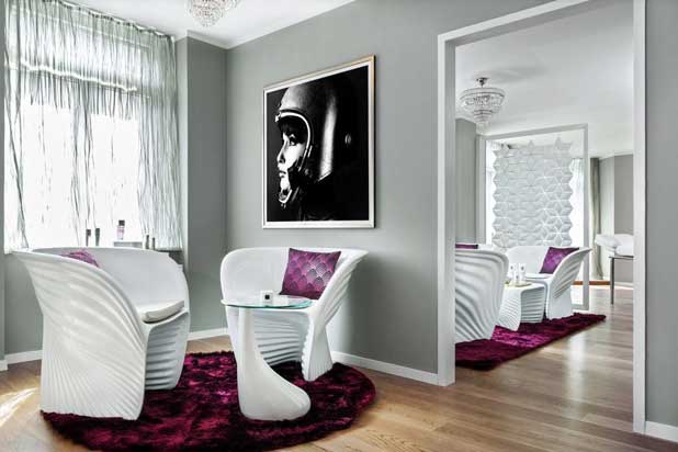 BIOPHIPLIA chairs and tables by Ross Lovegrove for Vondom at the Dermanence Hautarzt clinic in Zurich, Switzerland. Photo courtesy by Vondom.