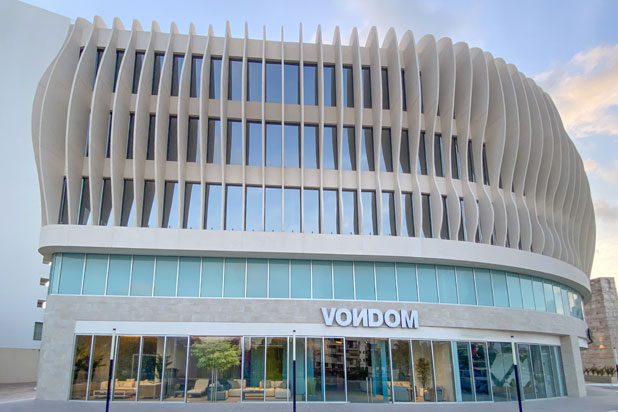 Showroom de Vondom en Cancún (México). Foto cortesía de Vondom.