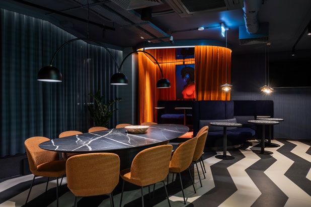 Hotel Tribe Krakow Old Town interiorismo diseñado por Stone Designs. Foto de Alberto Monteagudo, cortesía de Stone Designs.