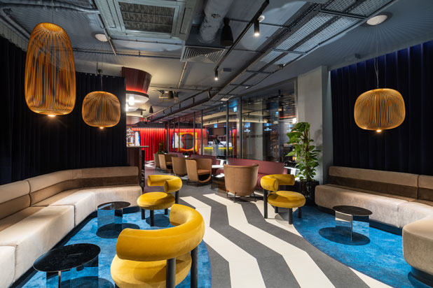 Hotel Tribe Krakow Old Town interiorismo diseñado por Stone Designs. Foto de Alberto Monteagudo, cortesía de Stone Designs.