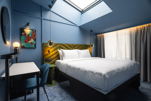 Hotel Tribe Krakow Old Town interiorismo diseñado por Stone Designs. Foto de Alberto Monteagudo, cortesía de Stone Designs.