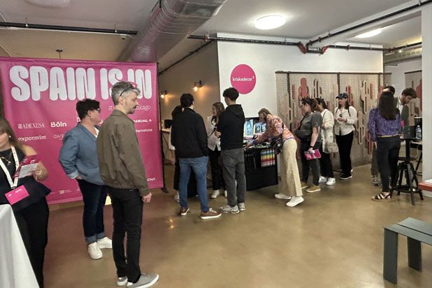 Exposición de diseño español en Fulton Market de Chicago 2025. 