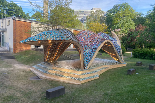 Instalación en los jardines del Instituto Cervantes en Frankfurt (Alemania). 