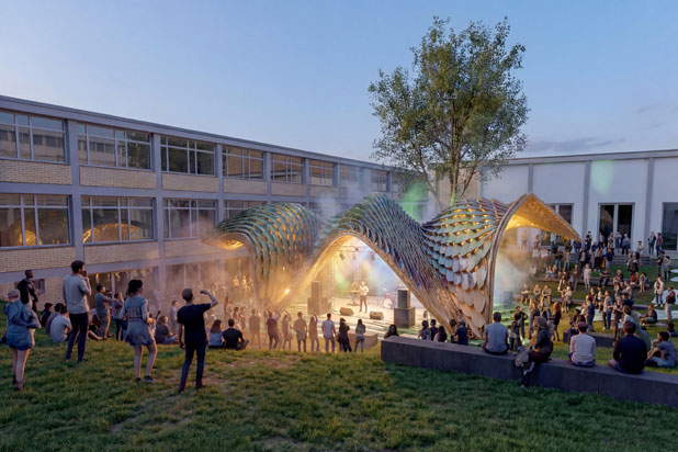 Instalación en los jardines del Instituto Cervantes en Frankfurt (Alemania).