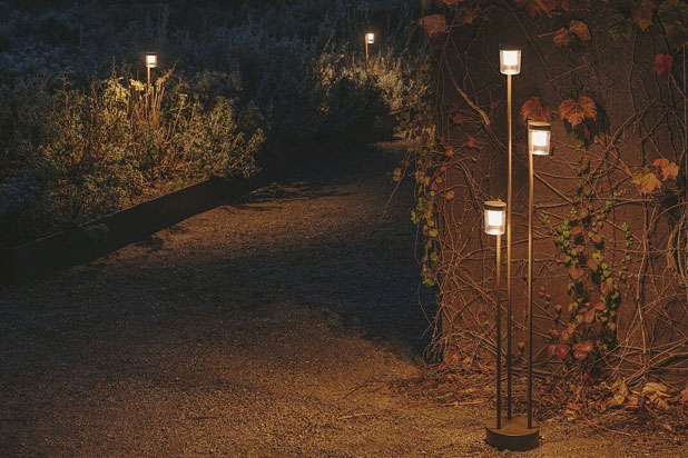 Lámparas de exterior DIVI diseñadas por Lars Tornøe para Arkoslight. Foto cortesía de Arkoslight.