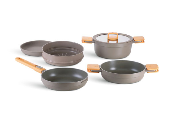 Juego de utensilios de cocina COMPAC PRO diseñado por Lluscà Design para Isigona. Foto cortesía de Isigona.