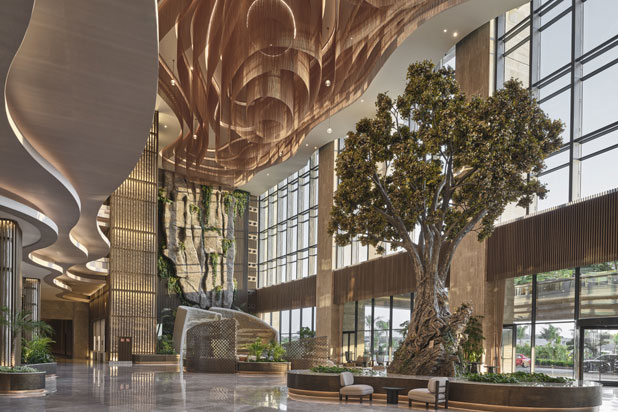 Kriskadecor’s Aluminum Chains at the Lobby of the Regnum The Crown Hotel. Photo curtesy of Kriskadecor.