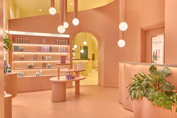 "We Are Emma" beauty salon in Milán designed by Masquespacio. Photo by Luis Beltrán, courtesy of Masquespacio.