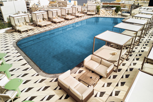 Mobiliario de GANDIABLASCO en el hotel ME Malta. Foto de © Me Malta by Melia, cortesía de GANDIABLASCO