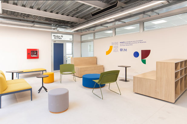 OH! armchairs, KUBIKA benches and LOTTUS AL & LTS System tables at the University of Montevideo's School of Engineering, Uruguay. Photo by Ferrescanepa, courtesy of Enea