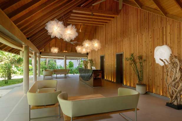 Colección FLUO en el resort Maafushivaru de las Islas Maldivas. Foto cortesía de a-emotional light.