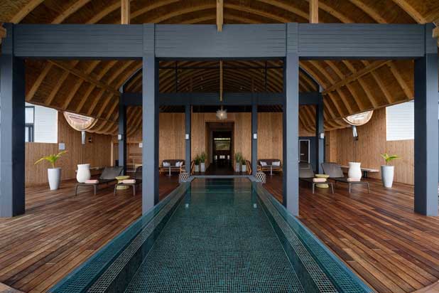 Colección FLUO en el resort Maafushivaru de las Islas Maldivas. Foto cortesía de a-emotional light.