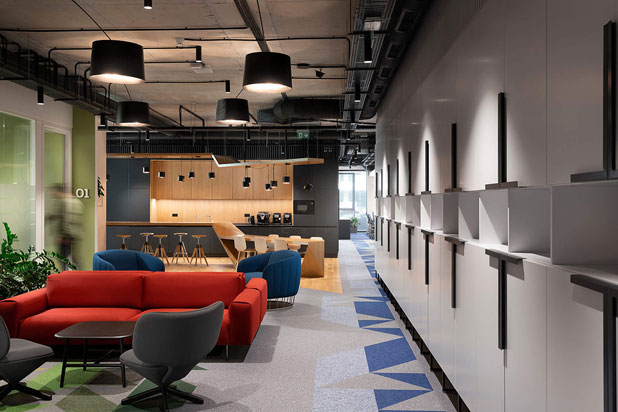 TIPTOE sofa, TORTUGA and TONELLA armchairs and NUDO table at the Garitage Investment and Management Office in Sofia (Bulgaria). Photo by Minko Minev, courtesy of Sancal.