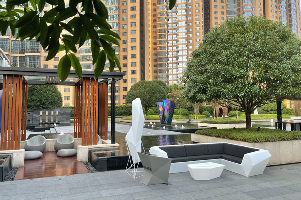 Коллекции мебели Vondom в саду отеля Hotel W в Чанше (Китай). Фото предоставлено Vondom.