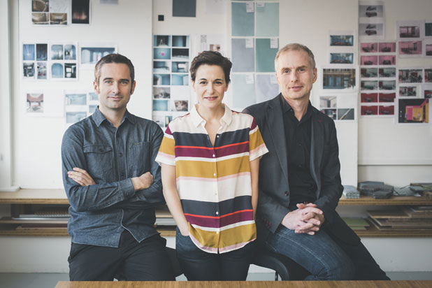 Lucas Echeveste, Natali Canas y Oliver Franz Schmidt fundadores del EQUIPO CREATIVO. Foto del EQUIPO CREATIVO.